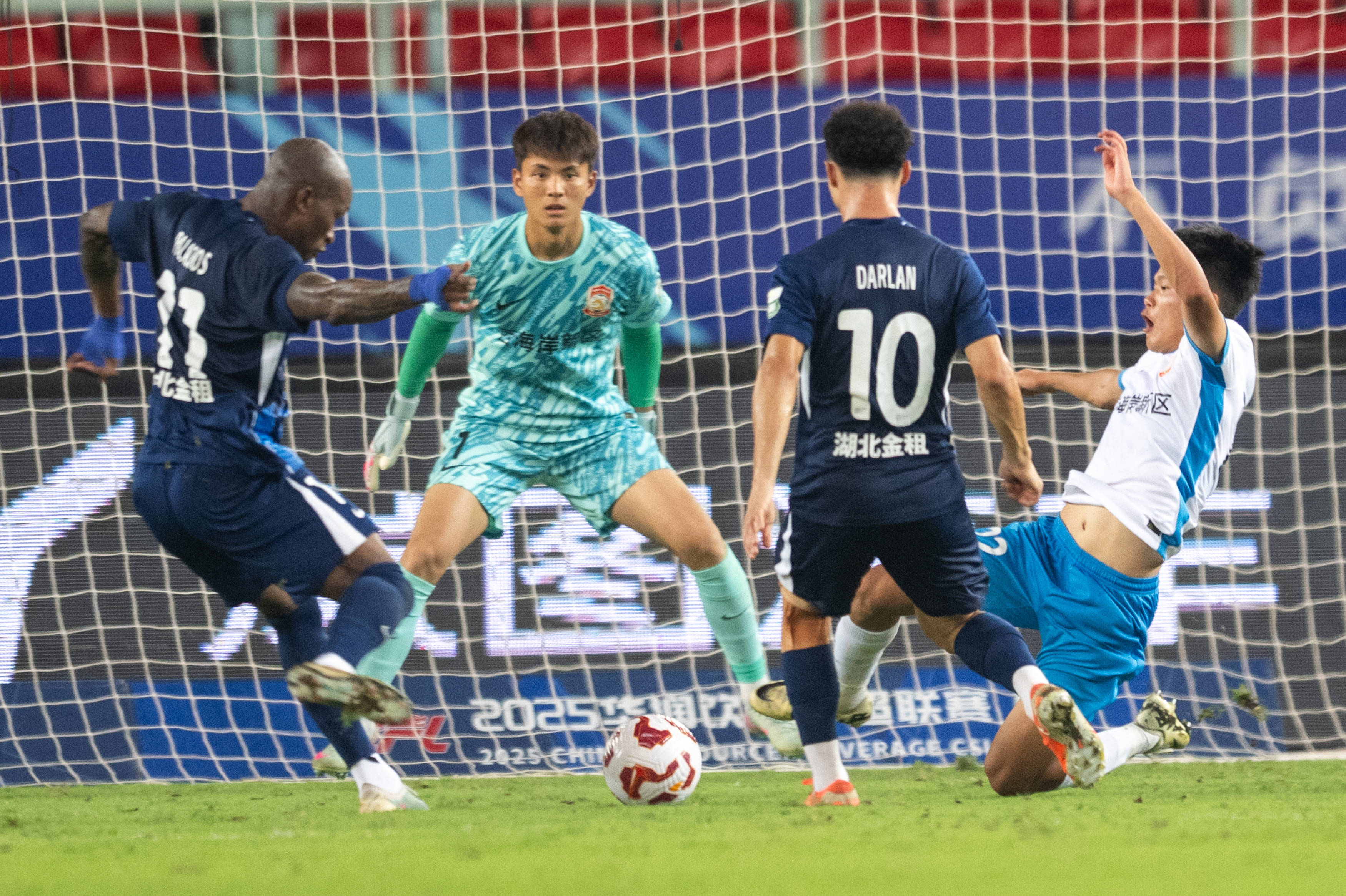 包含中超今晚走向成谜，武汉三镇主帅复盘，信心回归，训练强度明显提升的词条