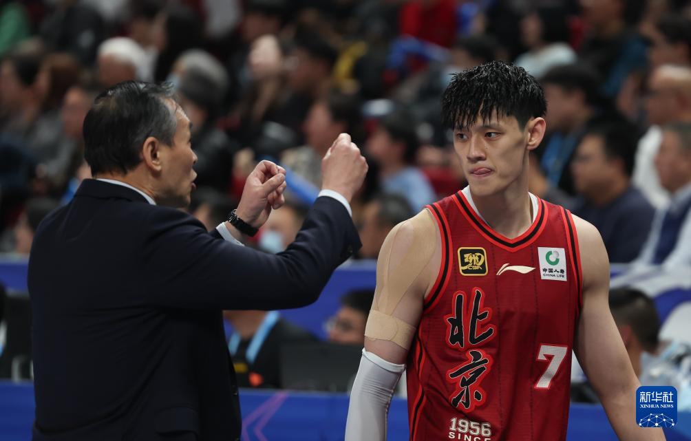 包含加时末段体能课后,上海久事防线松动备战CBA常规赛,态度坚定,资深球员宣示担当的词条 包含加时末段体能课后,上海久事防线松动备战CBA常规赛,态度坚定,资深球员宣示担当的词条