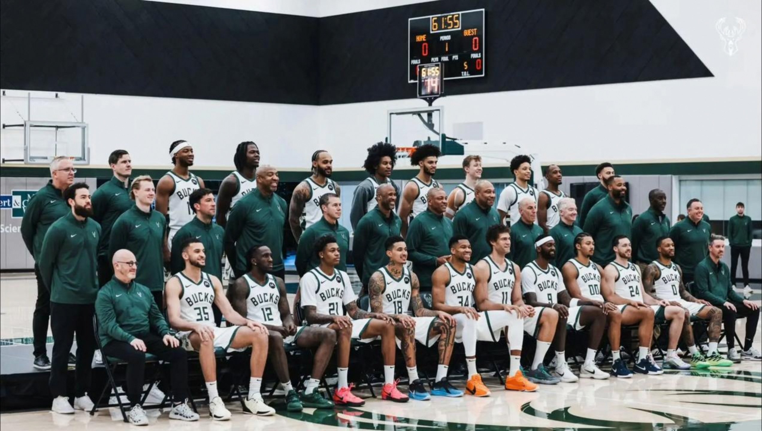开云体育官网-关键时刻迈阿密热火备战NBA常规赛，主帅复盘细节曝光，球迷炸锅，更衣室氛围转暖的简单介绍